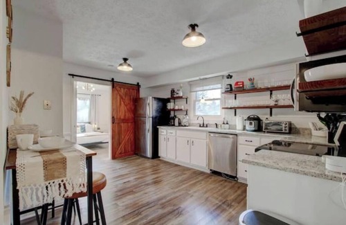 Indianapolis Casa | Single-Story Charmer! 5BR! Pet Friendly Getaway