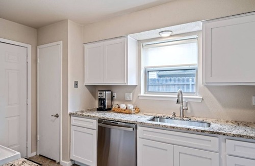 Bedford Casa | Single Story Home. Walk to shops and restaurants
