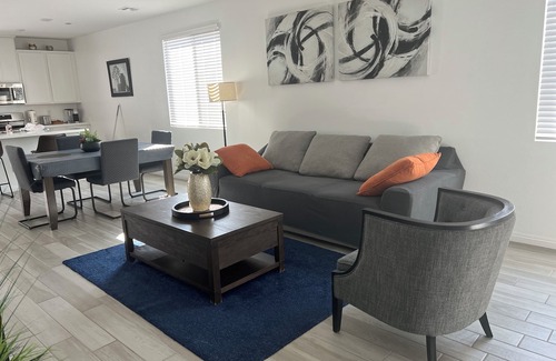 Henderson Casa | Single Story House