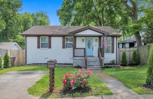 Hope Gardens Casa | Single Story Pet Friendly Home, with Fenced Yard, Fire Pit, 5min to Downtown!