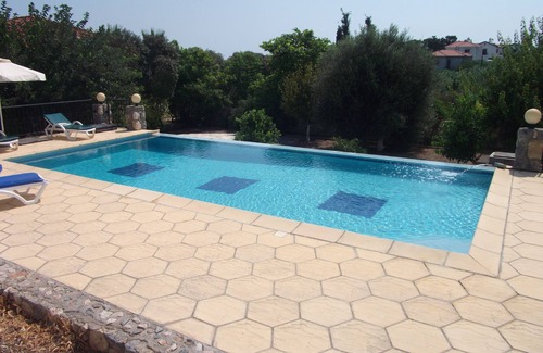 Karavas Casa | Historia Única Villa con piscina privada y jardín con gran montaña y vistas al mar