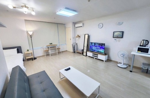 Jamwon-dong Apartamento | Sinsa Station 2-Min Walk / Central Gangnam Hideaway