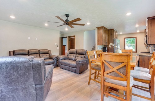 Sioux Falls Casa | Sioux Falls Home Near Downtown: 2 Living Areas!