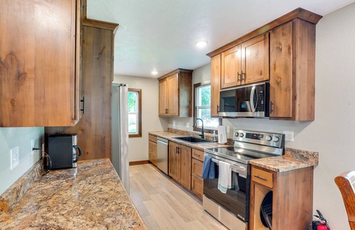 Sioux Falls Casa | Sioux Falls Home Near Downtown: 2 Living Areas!