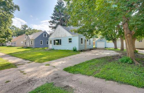 Sioux Falls Casa | Sioux Falls Home Near Downtown 2 Living Areas!