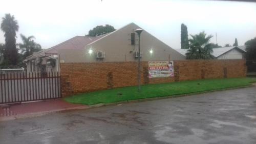 Emalahleni Casa | Sir Pinto Guesthouse