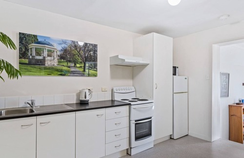 North Hobart Apartamento | Sir Tom inner city living with off street parking