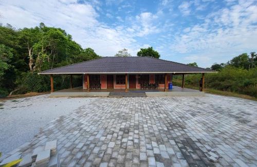 Mudigere Casa | Sirimane Homestay - Swimming Pool, Food, Near to Falls & Trek