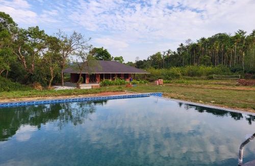 Mudigere Casa | Sirimane Homestay - Swimming Pool, Food, Near to Falls & Trek