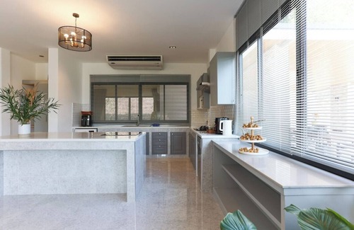 Wichit Casa | Sirinary Villa Amazing Sea View!