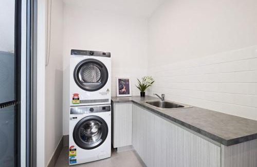 Kingscliff Casa | Sirius- Heated pool, 50m to Beach, basketball crt