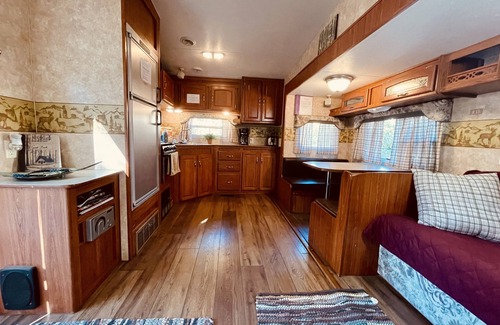Ventura County Casa | Sisar Creek Sanctuary in Upper Ojai, at the trailhead to Santa Paula waterfalls