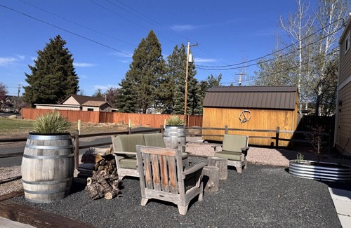 Sisters Hotel | Downtown Sisters Boutique Hotel - Sisters OR Sleeps 2 /1.5 bath unit 2