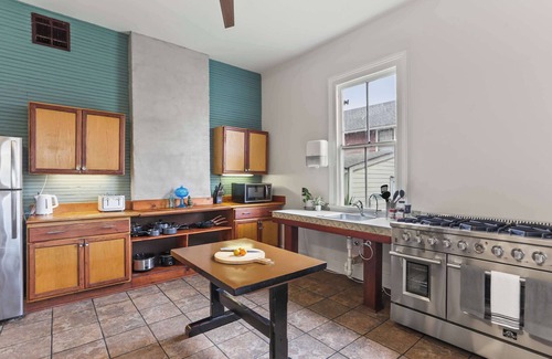 Mid-City Cama Y Desayuno | Site 61 Historic Guesthouse - 9 Rooms, 13 Beds