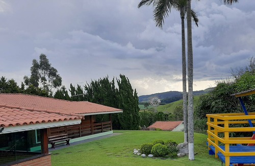 Itapeva Casa | Site with a wooden house in the south of Minas, 120 km from São Paulo