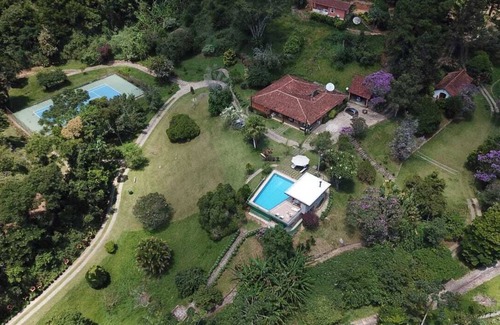 Teresopolis Casa | Maravilloso sitio con cancha de tenis, piscina y muy verde - km 16 de Tere-Fri