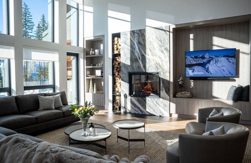 Revelstoke Casa | Sitka Spruce Mountain Chalet