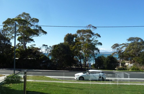 Bridport Apartamento | Situated across the road from the beach