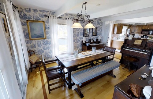 Bailey Island Casa | Situated at the waters edge with picturesque sunset views to Mt Washington.