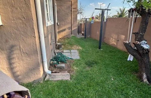 Greater Johannesburg Metropolitan Area Casa | Situated in a secure private estate in Midrand is this lovely double story home.