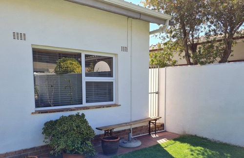 Gordons Bay Central Casa | Situated in the heart of the Cape an ideal seaside holiday home