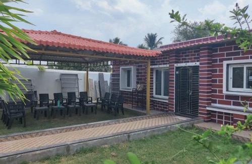 Bhimunipatnam Cama Y Desayuno | Sivarama garden resort AC hall 50 members setting capacity,17 members nite stay kitty party's & functions , swimming pool & net criket turf bheemili bech to dorathota