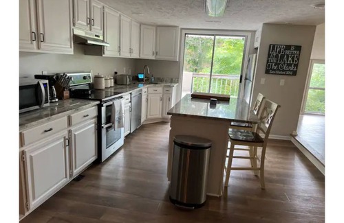 Counce Casa | Six bedroom lake house in Counce on Pickwick Lake with a boat slip included