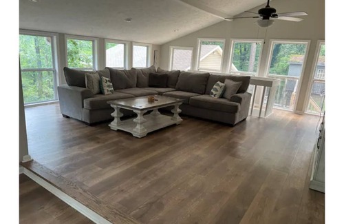 Counce Casa | Six bedroom lake house in Counce on Pickwick Lake with a boat slip included