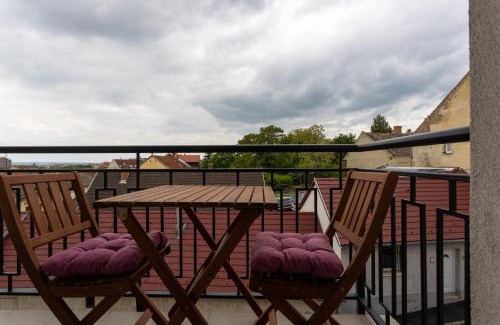 Pecs Apartamento | Six Corners - Mystic Corner