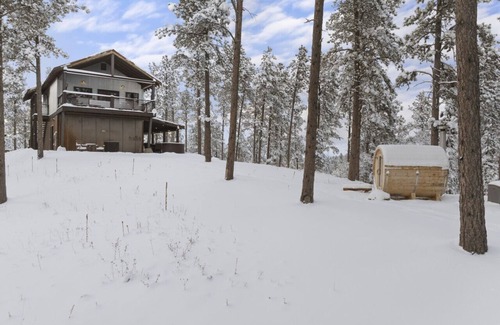 Deadwood Cabina | Six Pines Lodge near Spearfish, SD
