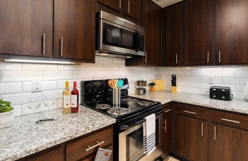 Wetmore Apartamento | SixFlags/RIM/LaCantera/Shopping/TheDominion/RestaurantsNearby