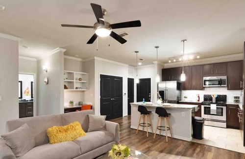 Wetmore Apartamento | SixFlags/RIM/LaCantera/Shopping/TheDominion/RestaurantsNearby