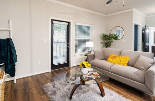 Wetmore Apartamento | SixFlags/RIM/LaCantera/Shopping/TheDominion/RestaurantsNearby