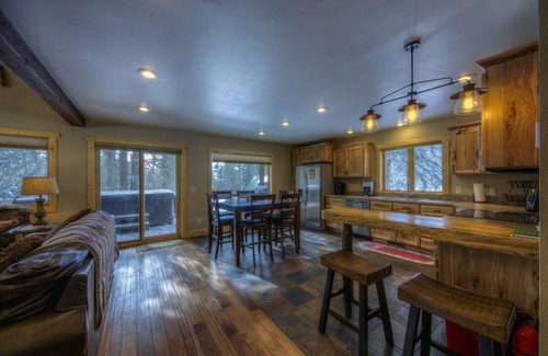 Lead Cabina | Sixteen Spoke Lodge - close to the slopes!