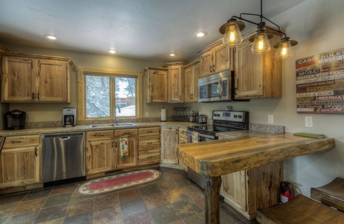 Lead Cabina | Sixteen Spoke Lodge - close to the slopes!