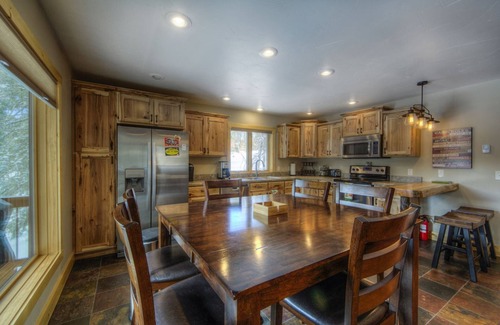 Lead Cabina | Sixteen Spoke Lodge - close to the slopes!
