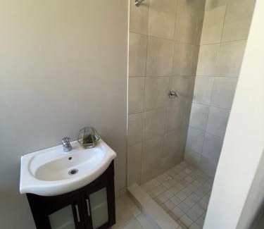 Cape Town Apartamento | Sixth Avenue Residence Halaal Accommodation Cape Town