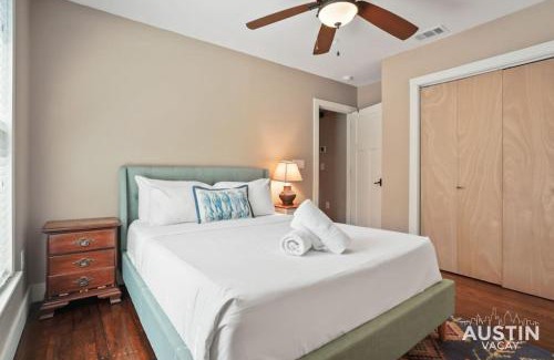 Brentwood Casa | Sizable Screened in Porch w Luxury Kitchen and Bath