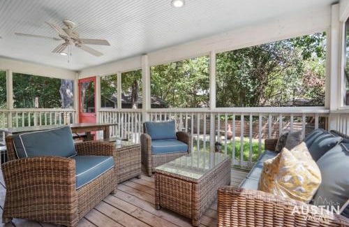 Brentwood Casa | Sizable Screened in Porch w Luxury Kitchen and Bath