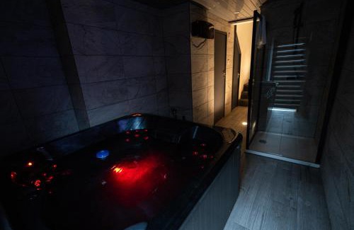 Hillrise Apartamento | Sizzling London Studio with Jacuzzi & Private Bath