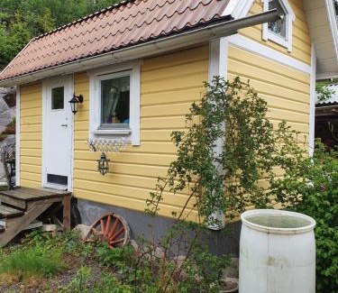 Stora Stava Casa | Sjönära liten stuga med sovloft, toilet in separate small house, only OUTDOOR shower!