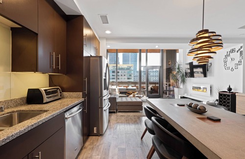 City West Condominio | SK-Living DTLA 2 Story Loft with a Balcony