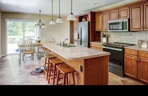 Skaneateles Casa | Skaneateles Lake Retreat House-Lake access & boat launch. 4BR/3.5BA Pet Friendly