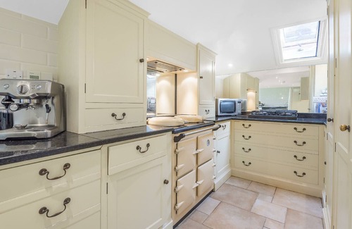 Woodbridge Cabaña | SKELDER, PARHAM, pet friendly, with pool in Framlingham