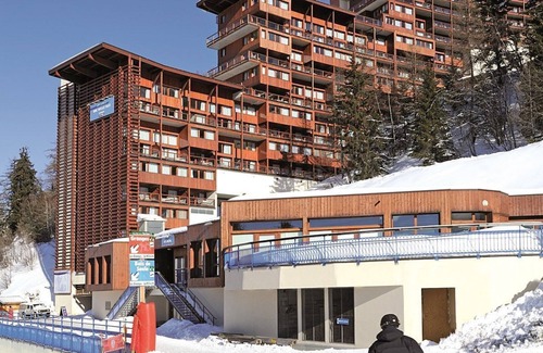 Arc-1600 Condominio | Apartamento rústico de dos niveles con balcón | Verdadero acceso Ski-In / Ski-Out