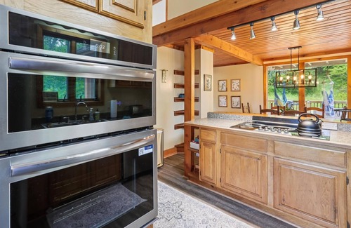 Northface Casa | Ski easiest access to Salamander Trail!