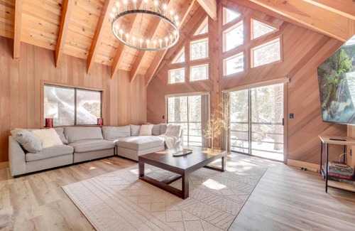 Pla-Vada Woodlands Casa | Ski, Hike and Fish Cabin with Deck in Soda Springs!