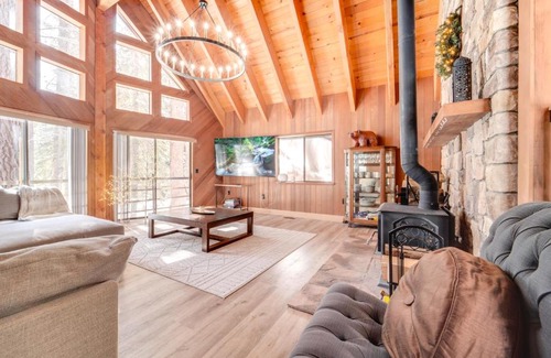 Pla-Vada Woodlands Casa | Ski, Hike and Fish Cabin with Deck in Soda Springs!