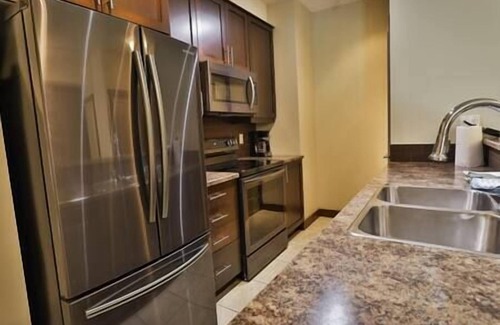 East Kootenay Condominio | Ski Hill Views / Pool & Hot Tub / Balcony