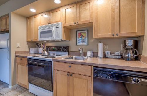 Century West Casa | Ski House 133 - Meredith Lodging